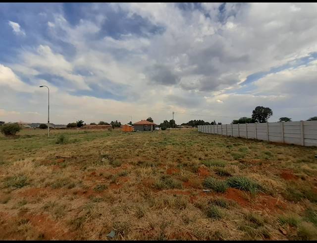 994M² VACANT LAND FOR SALE IN KOOKRUS